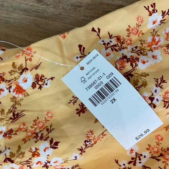 NWT old navy top - Picture 4 of 4